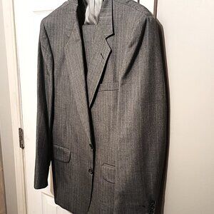 Garrison Park Men 2 Piece Light Bluish Gray Suit        40R